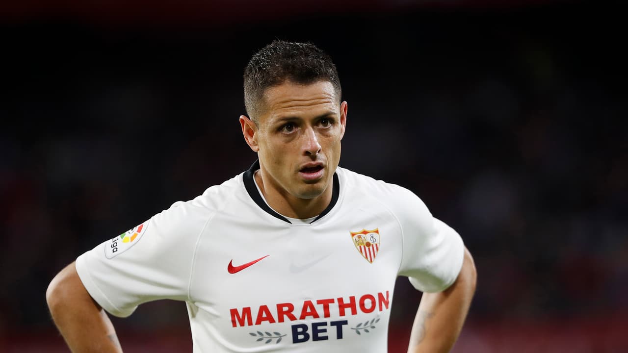 ‘Chicharito’ no entrenó con Sevilla y su salida es inminente

