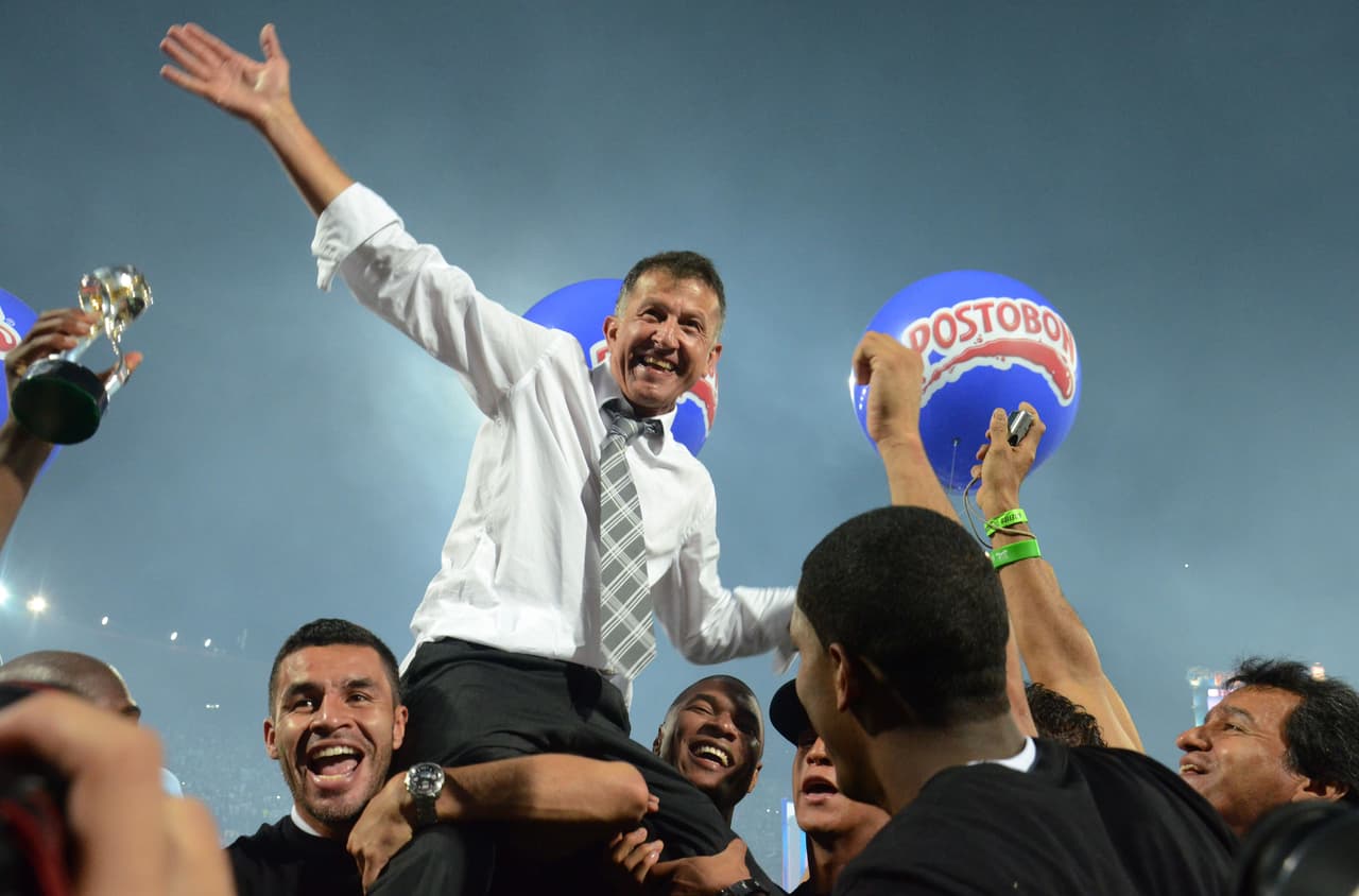 Si comenzamos con los directores técnicos, no hay duda de que en los primeros lugares tiene que estar Juan Carlos Osorio, actual seleccionador del 'Tri'. El risaraldense es el D.T. con más títulos conseguidos en la historia de Nacional (6) resaltando 3 ligas colombianas. Además es el señalado de abrir un camino internacional que llevó al equipo a conseguir su reciente título de Copa Libertadores.