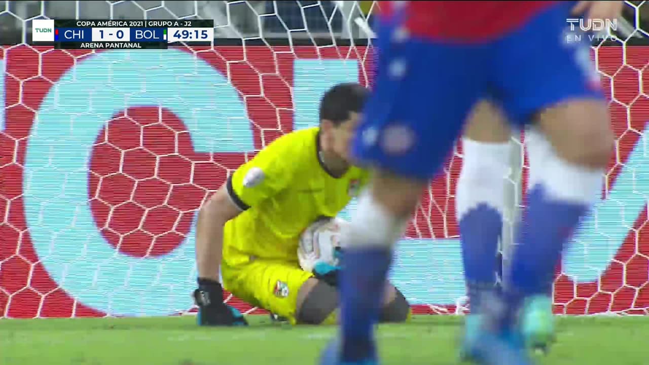 ¡TIRO ATAJADO! disparo por Eduardo Vargas.