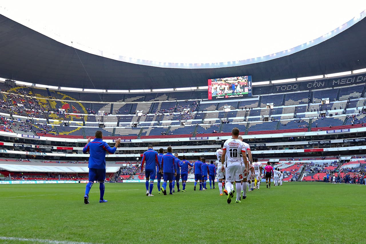 Pero que Cruz Azul y América disputen semana a semana sus partidos de local en la Liga MX, entendiendo el uso y desgaste que viene tras cada partido de fútbol, no ha ayudado.