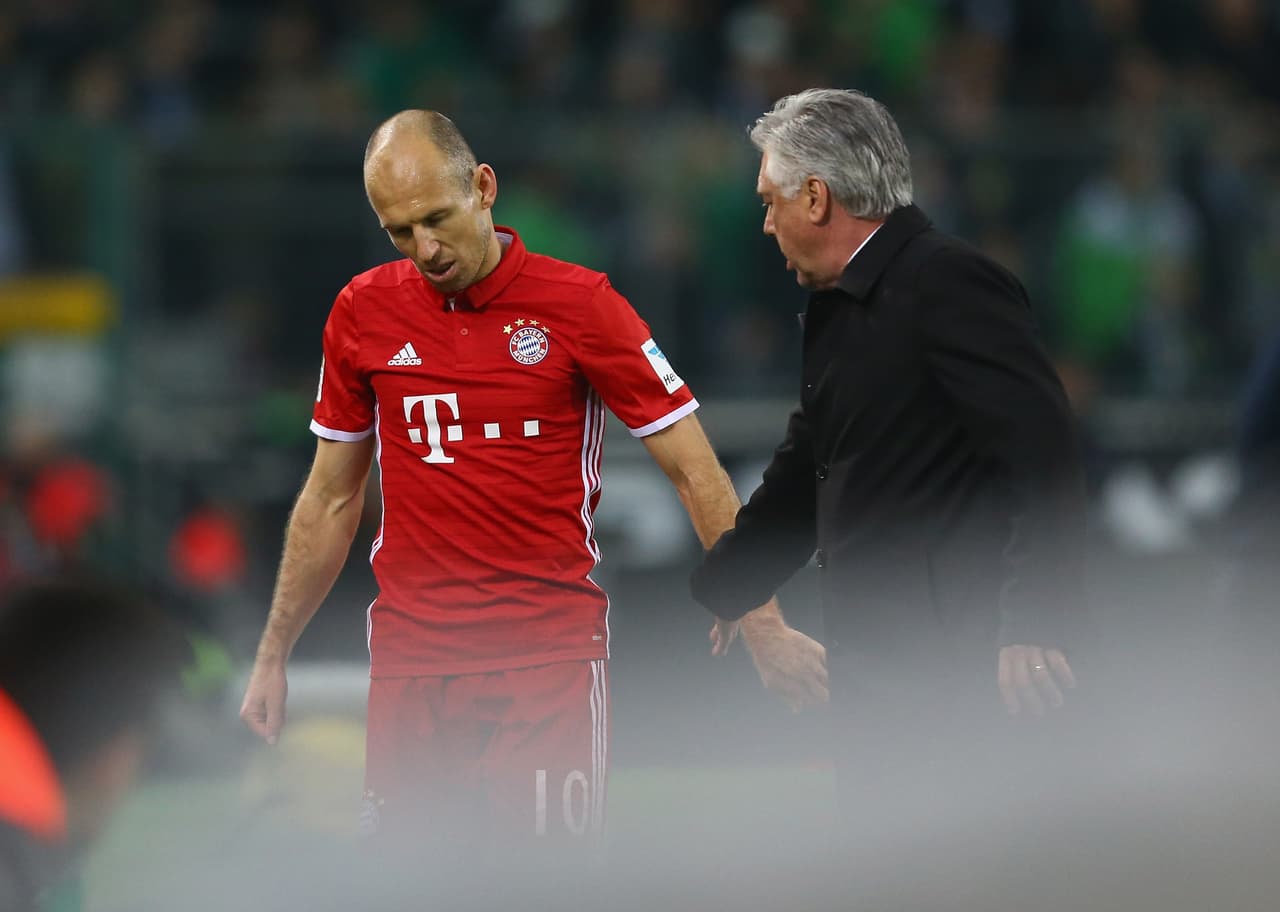 Arjen Robben (Bayern Múnich) - Con 16 años la estrella holandesa debutó con el F.C. Groningen, siendo el inicio de una carrera muy exitosa con Chelsea, Real Madrid y ahora el Múnich.
