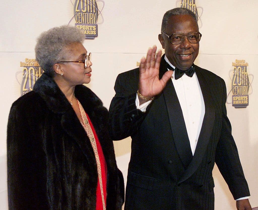 Aaron rompió en 1974 el récord de Babe Ruth (714) de más jonrones en la historia con 755, mismo que ostentó durante 33 años.