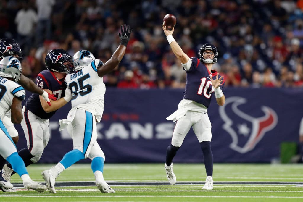 Las Carolina Panthers pierden a su mejor jugador pero vencen 24-9 a los Hpuston Texans.