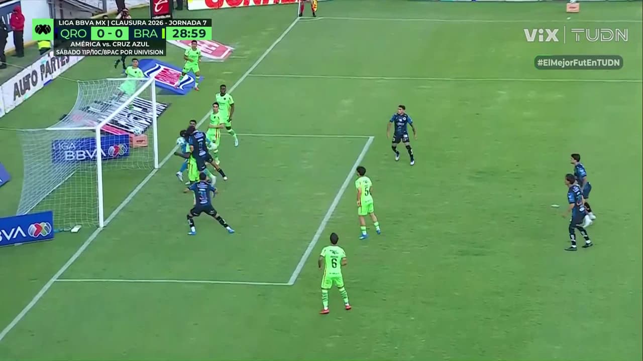 ¡Palo! Se salva Juárez en el remate de Diego Reyes