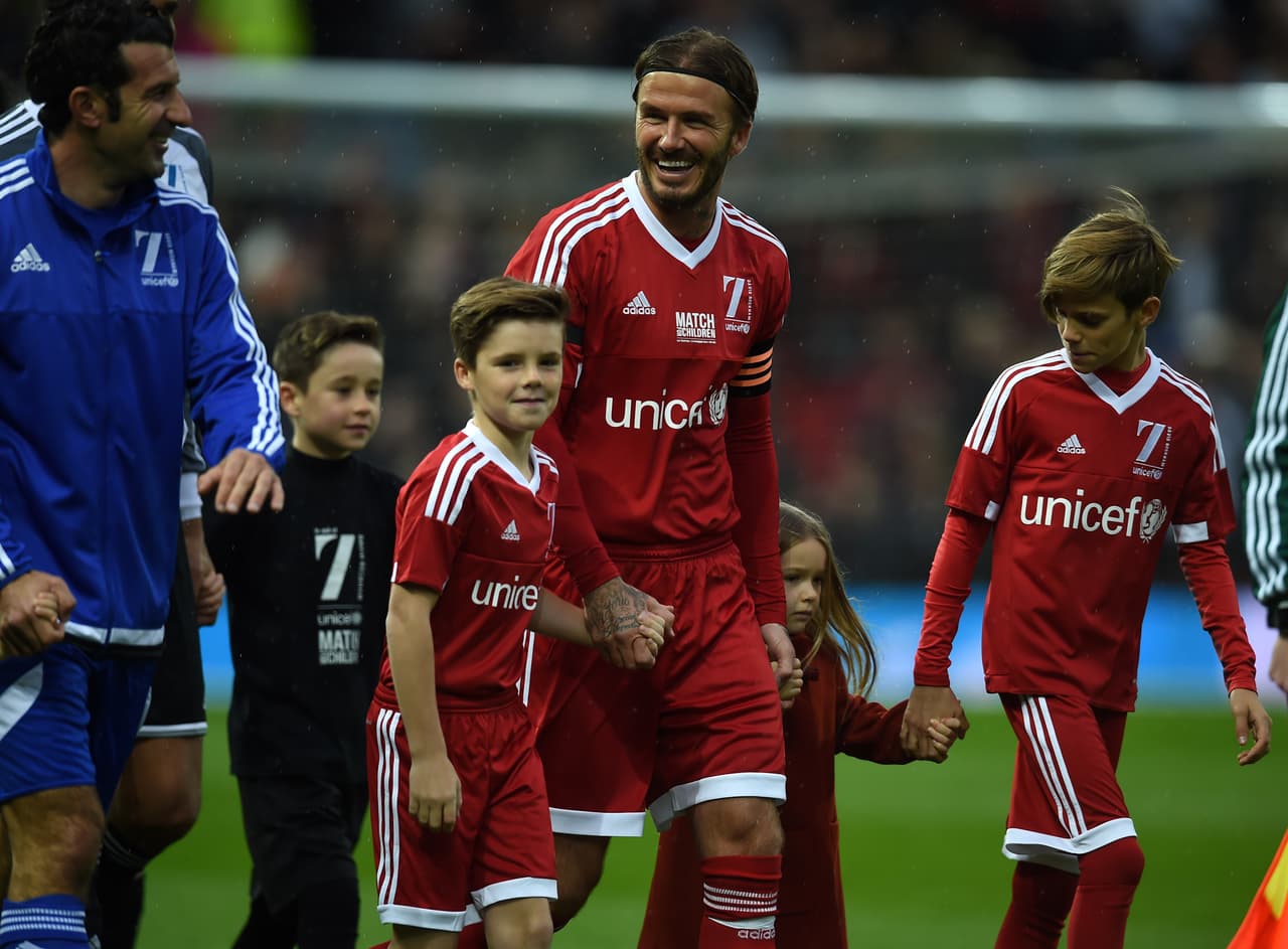 jDavid Beckham volvió a jugar en el estadio en el que fraguó su brillante carrera antes de partir al Real Madrid.e a Beckham