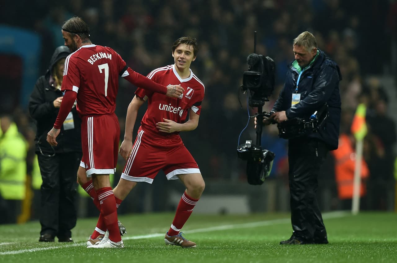 David Beckham fue reemplazado por su hijo Brooklyn, que tiene dieciséis años.