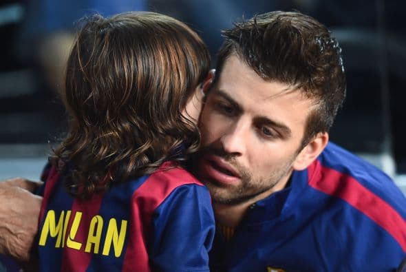 Besito a papi para desearle suerte.