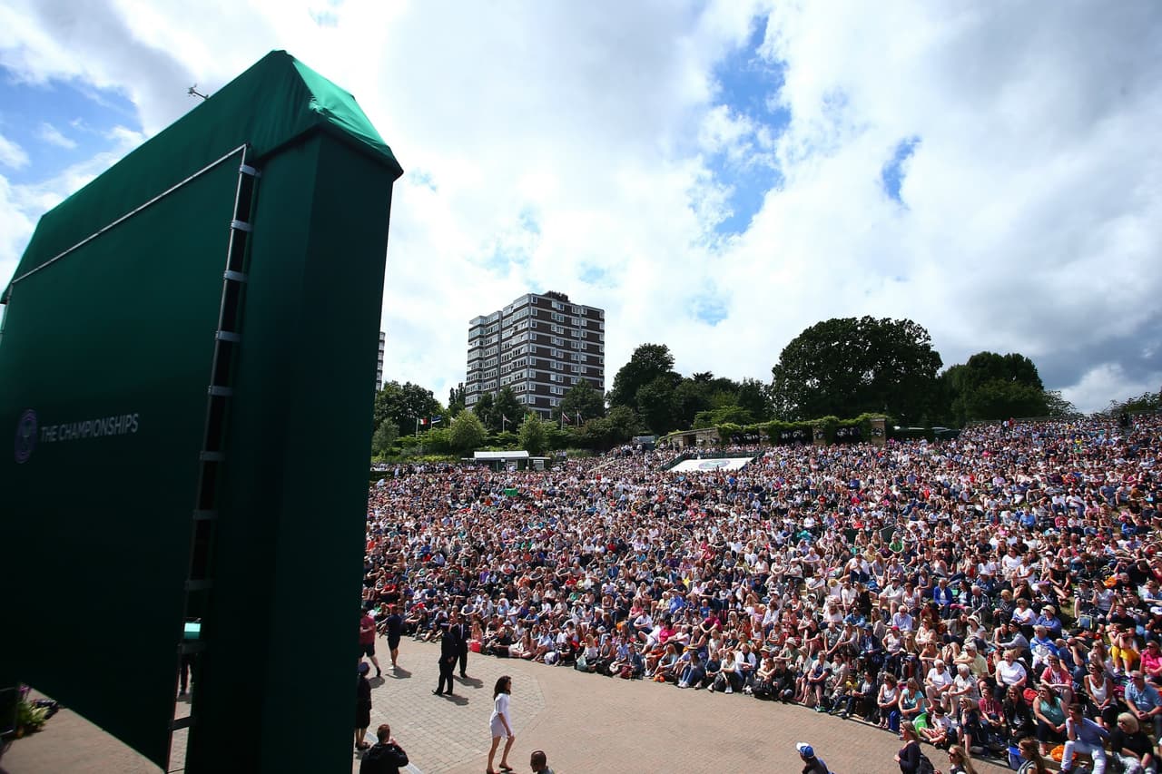 Muchísima gente acudió a ver la final en el All England Club.