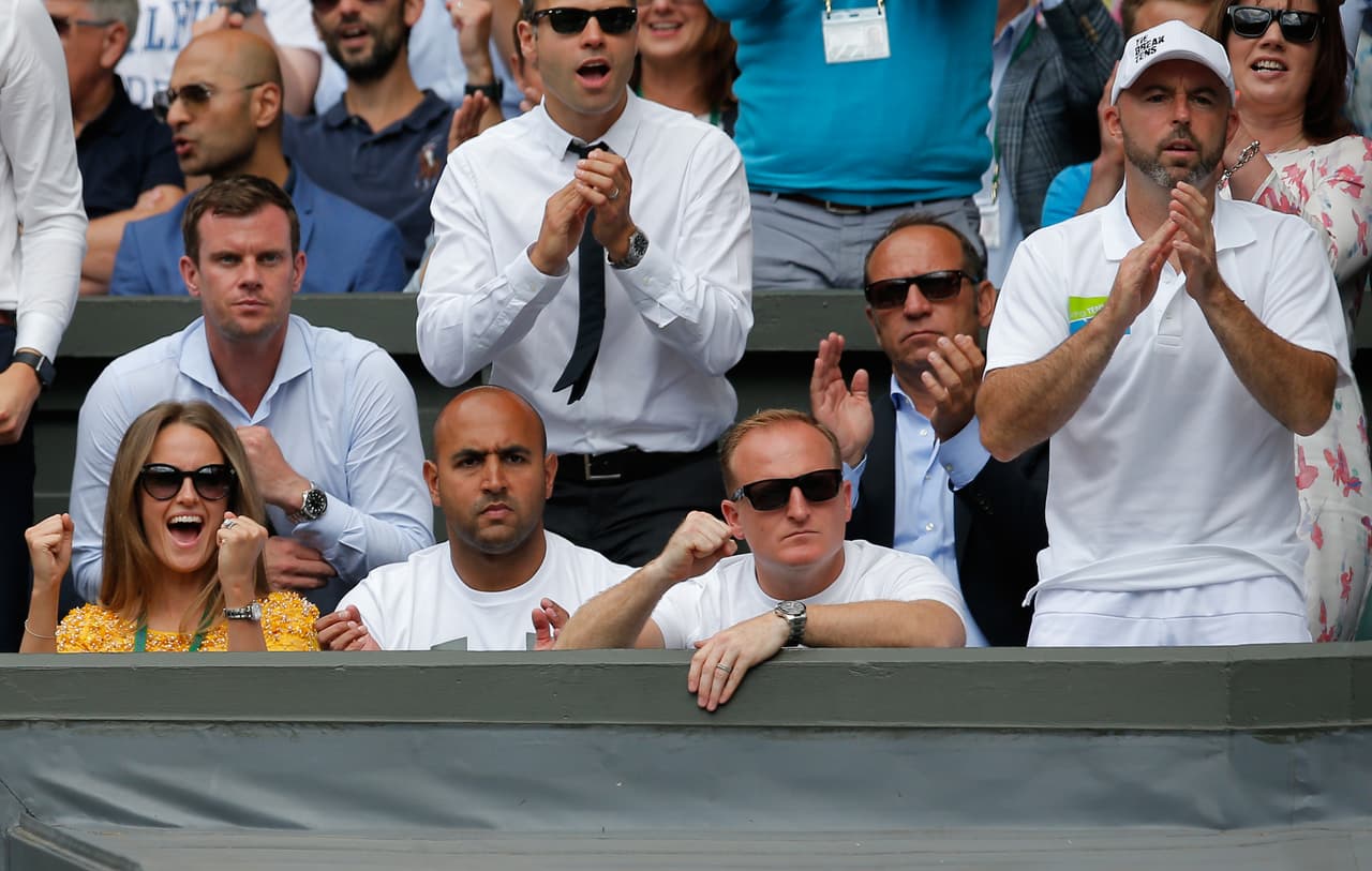 El staff de Murray celebrando cada punto.
