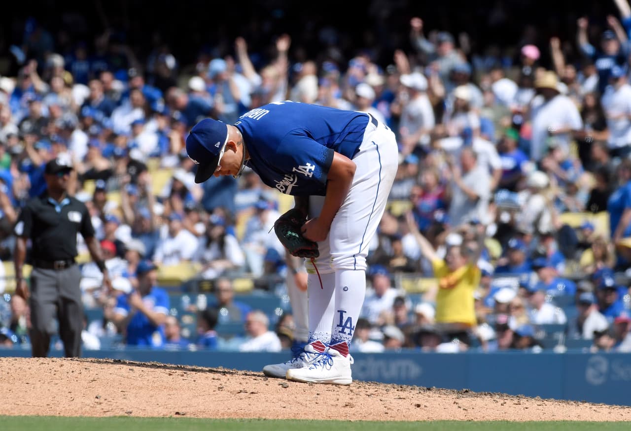 Julio Urías carga con su primera derrota de la campaña con los Dodgers