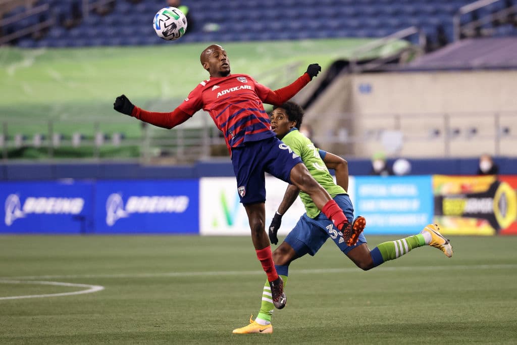 Con solitario gol de Shane O'Neill, Seattlo vence por la mínima Dallas y se meten a las finales de conferencia.