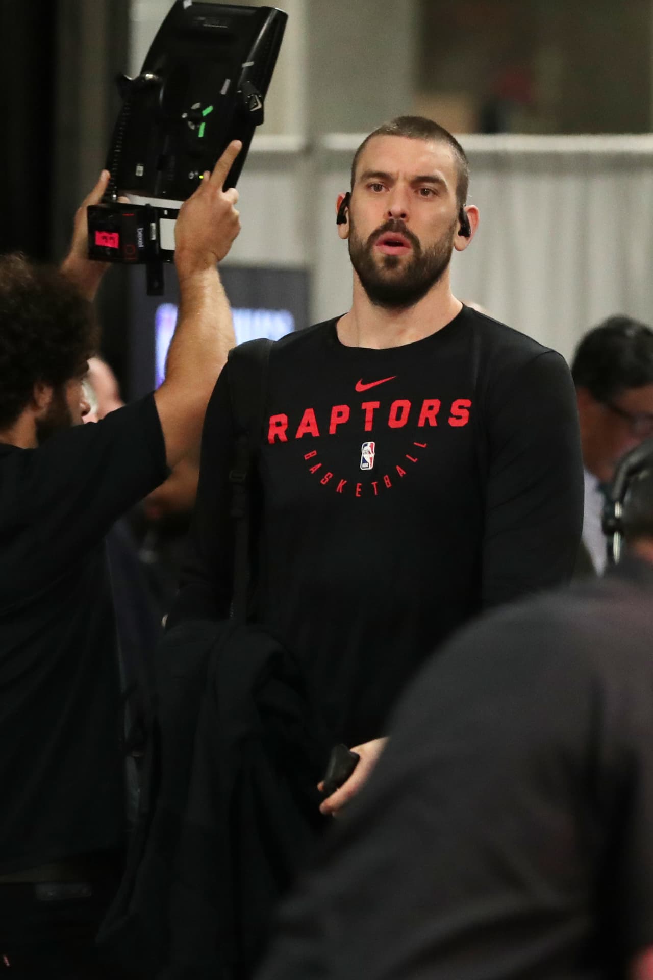 Se llegó la fecha del Juego 3 de las Finales NBA en la costa oeste de los Estados Unidos cuando Oracle Arena recibió de nuevo la lucha por el cetro de la mejor liga de baloncesto del mundo. Así fue como llegaron al recinto los jugadores tanto de Toronto Raptors como de Golden State Warriors.