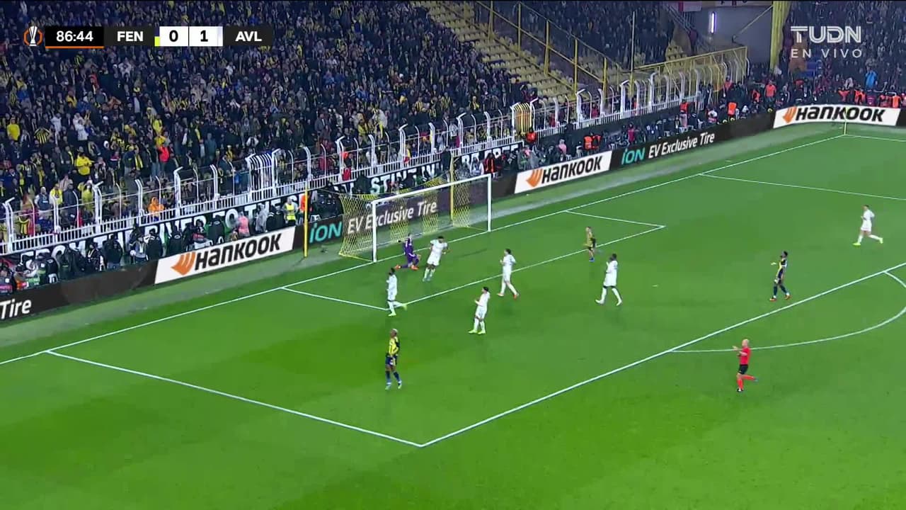 ¡TIRO ATAJADO! disparo por Jhon Durán.