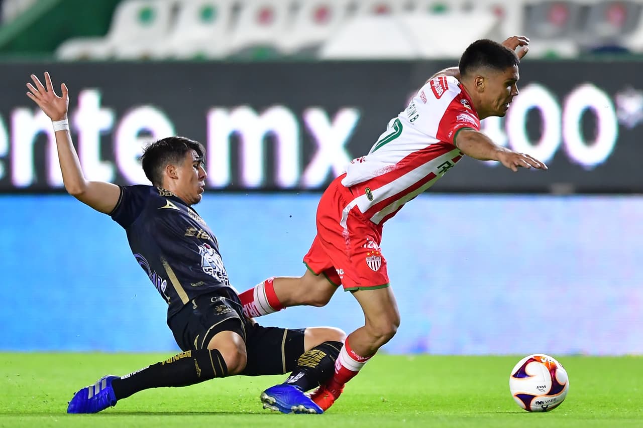 Con goles de Joel Campbell, Santiago Colombatto y Ángel Mena, León consigue un urgido triunfo 3-1 sobre Necaxa y se acerca a los puestos de liguilla. Necaxa es el peo equipo del torneo con 7 unidades.