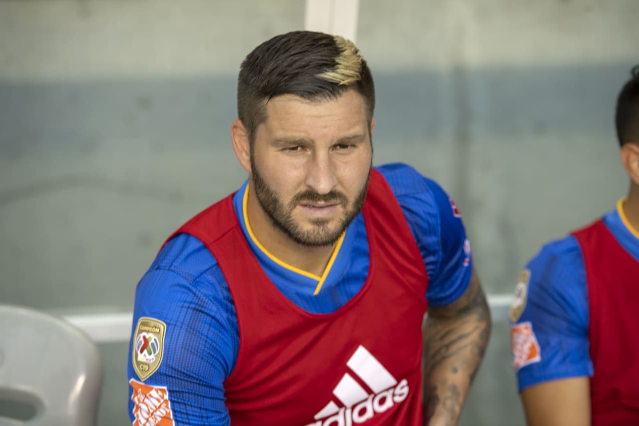 Un autogol de Bruno Valdez de último minuto y un penal fallado por Leonel López dio a Tigres el pase a la final.