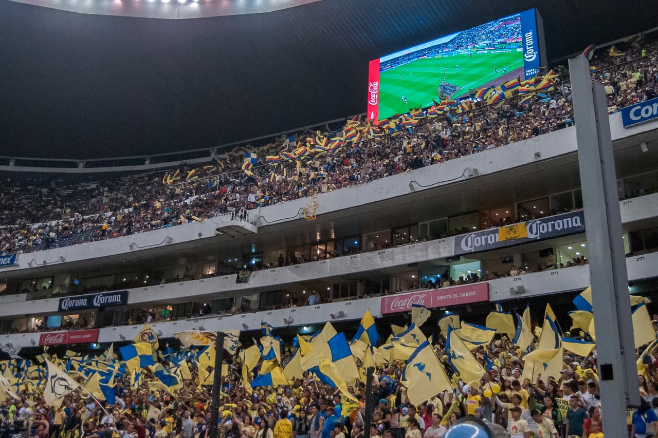 Gran colorido se vivió en los distintos estadios del país. Muchas familias y amigos acudieron con las playeras de sus equipos favoritos y disfrutaron de una jornada de muchos goles y emociones.