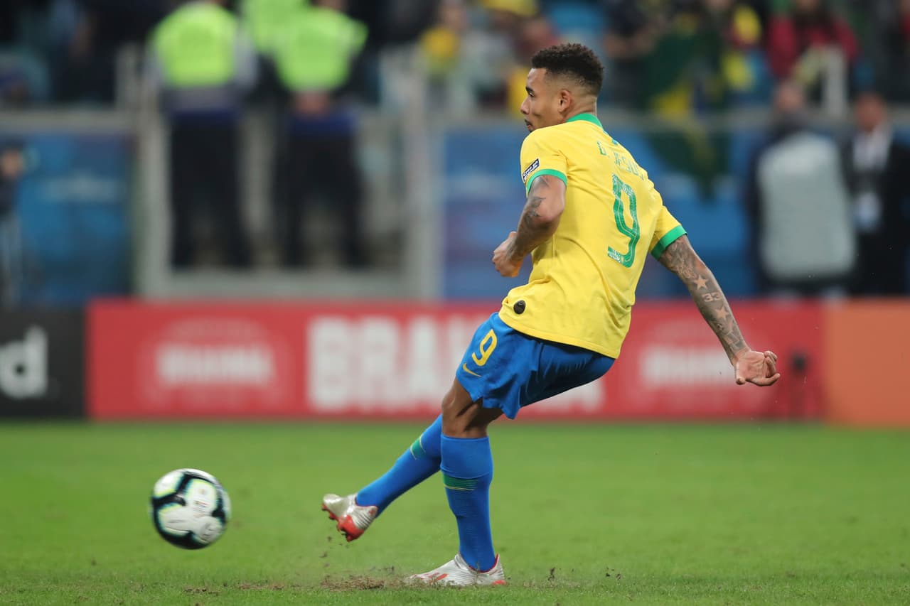 Y antes de que la tanda de penaltis se fuera a la muerte súbita, Gabriel Jesú tenía en sus zapatos la última oportunidad, para eludir la etapa de más nerviosismo en los cobros desde los 11 pasos.