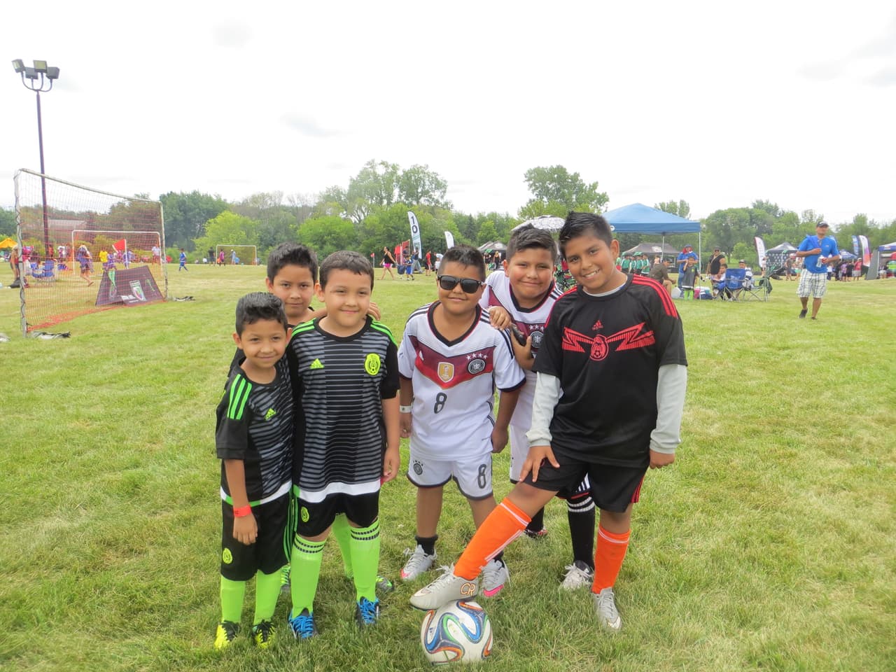 Una verdadera fiesta de goles y diversión marcó el inicio de Copa Univision 2015. Mira la galería de fotos de este gran evento deportivo.