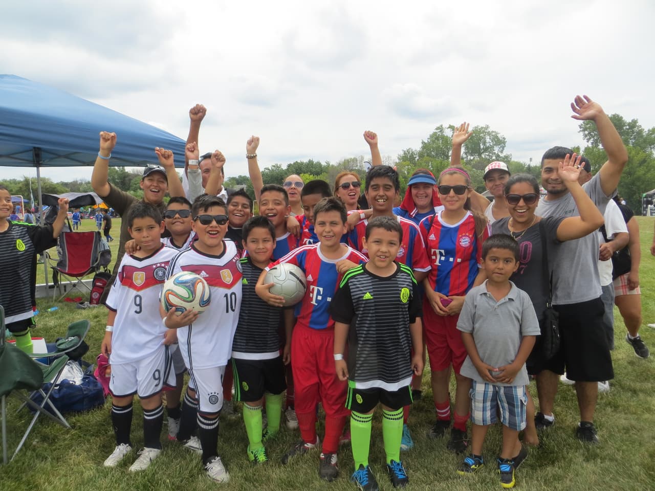 Una verdadera fiesta de goles y diversión marcó el inicio de Copa Univision 2015. Mira la galería de fotos de este gran evento deportivo.