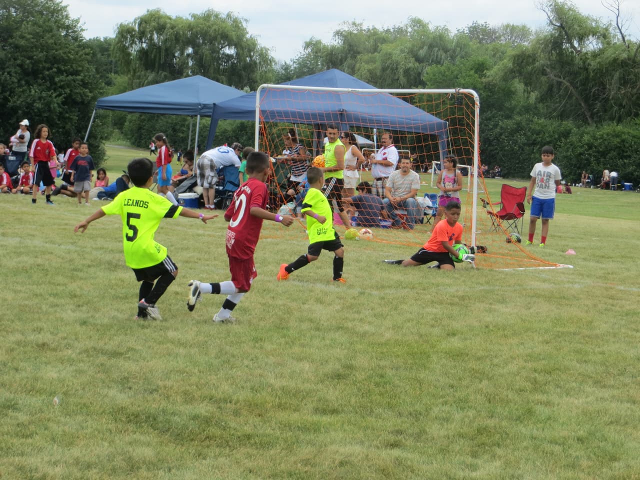 Una verdadera fiesta de goles y diversión marcó el inicio de Copa Univision 2015. Mira la galería de fotos de este gran evento deportivo.