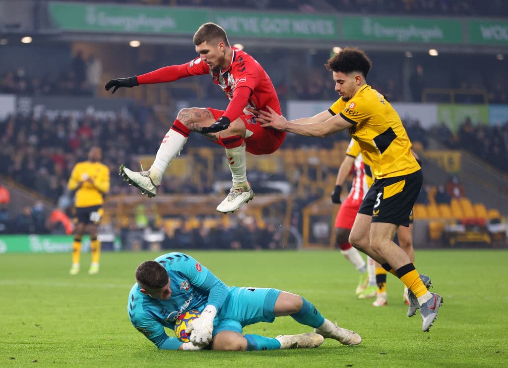 Con goles de Raúl Alosno Jiménez (37'), Conor Coady (59') y Adama Traoré (90+1'), el Wolverhampton le pega 3-1 al Southampton y consiguen tres importantes puntos.