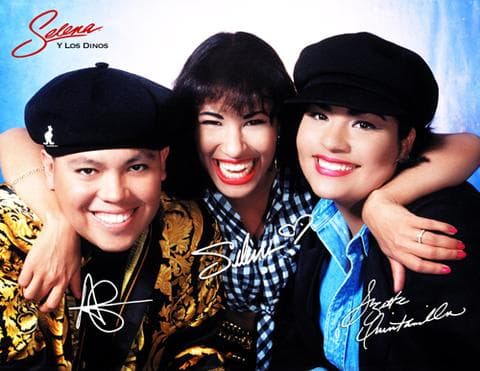 Selena dejó su huella tanto en la escena musical como en la moda a principios de los noventa.