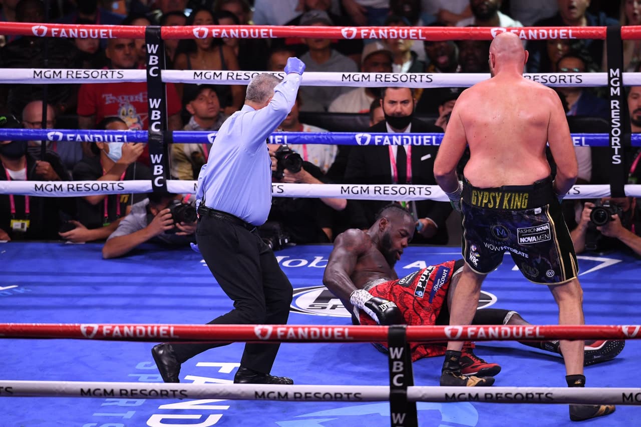 Tyson Fury derrotó por la vía de nocaut a Deontay Wilder en un plaito que no tuvo tregua, ambos boxeadores visitaron la lona.