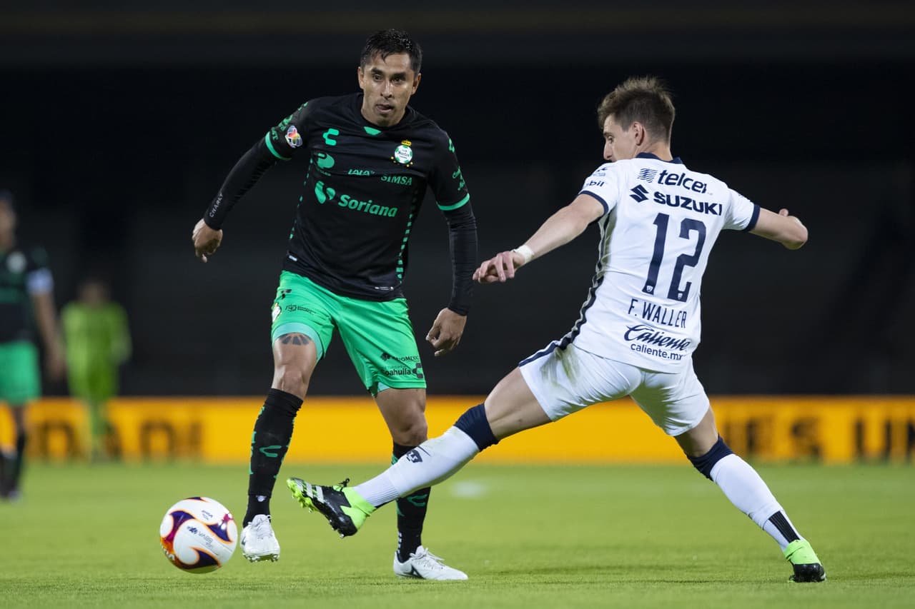 Con gol de Juan Dinenno desde los once pasos, los Pumas vencen 1-0 a Santos y se quedan con los tres puntos. Pumas rompe una mala racha de seis partidos sin ver la victoria y Santos se queda en la quinta posición del torneo.