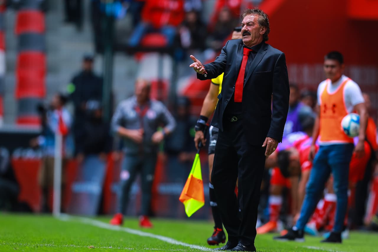 Dicha situación comenzó a generar un ambiente tenso en los Diablos Rojos y se hablaba de una posible destitución del argentino.