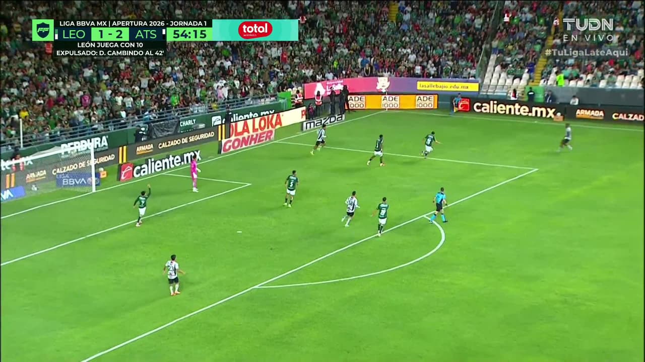 ¡TIRO ATAJADO! disparo por Ryan Mmaee.