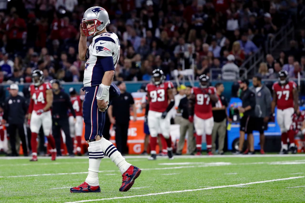 Todo mundo empezaba a culpar a Brady de regalar el partido e incluso algunos decían que era una farsa al entregar el balón cuando más necesitaba su equipo los puntos.
