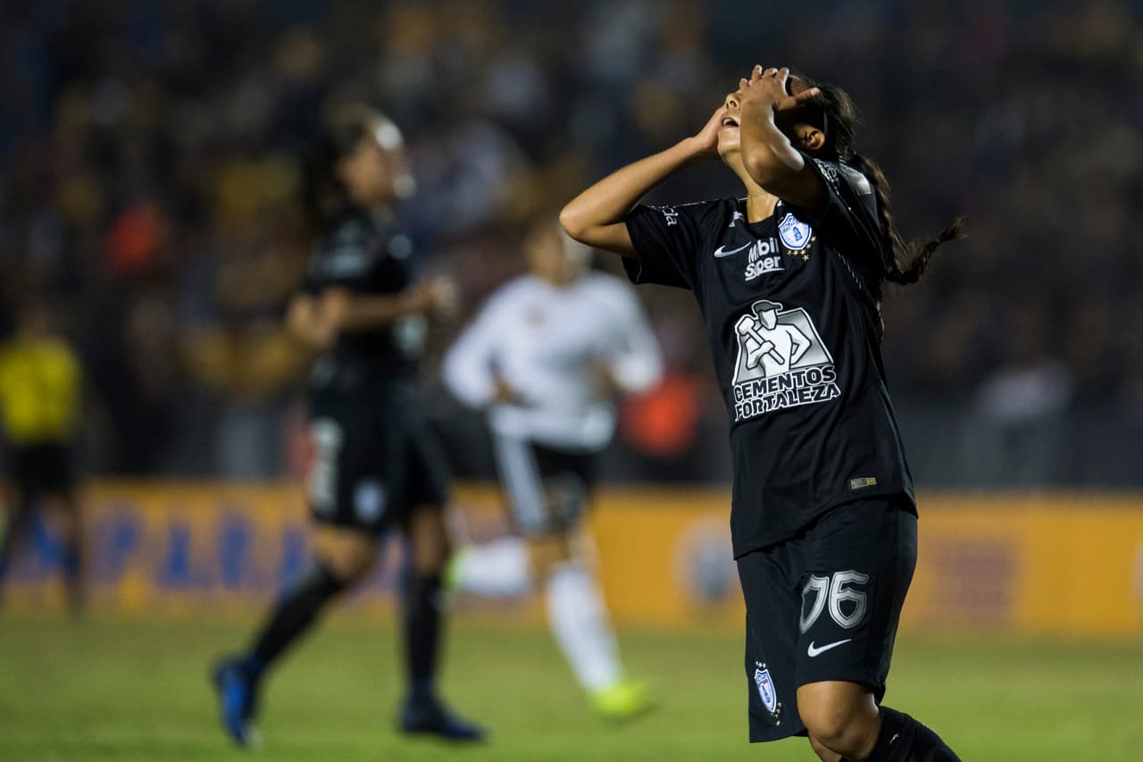 Fueron minutos complejos para las visitantes que se vieron agobiadas desde el primer minuto del encuentro.