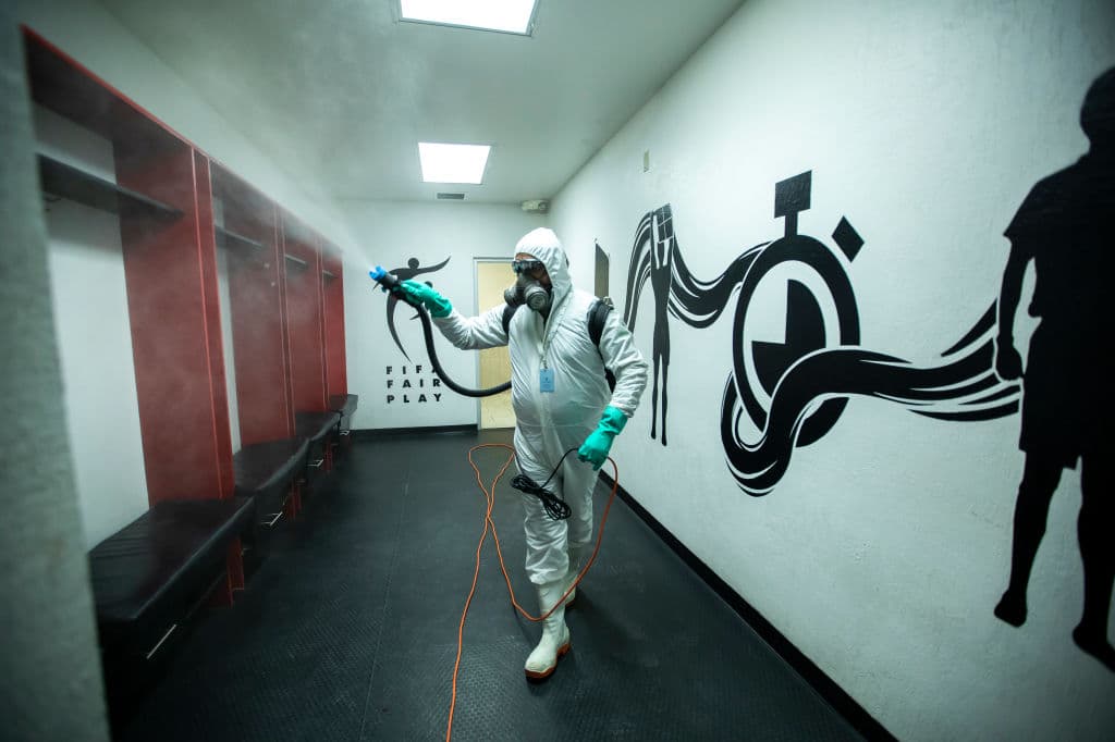 Manotas (6’) adelantó muy temprano a los locales y Castillo (90+5’) selló la victoria. Hacia el final del juego, León estuvo cerca de emparejar los cartones, pero el cancerbero de Xolos tuvo una buena actuación. Tijuana llegó a 12 puntos y ocupa el liderato de forma momentánea; León sólo ha sumado 4 unidades en la presente campaña.