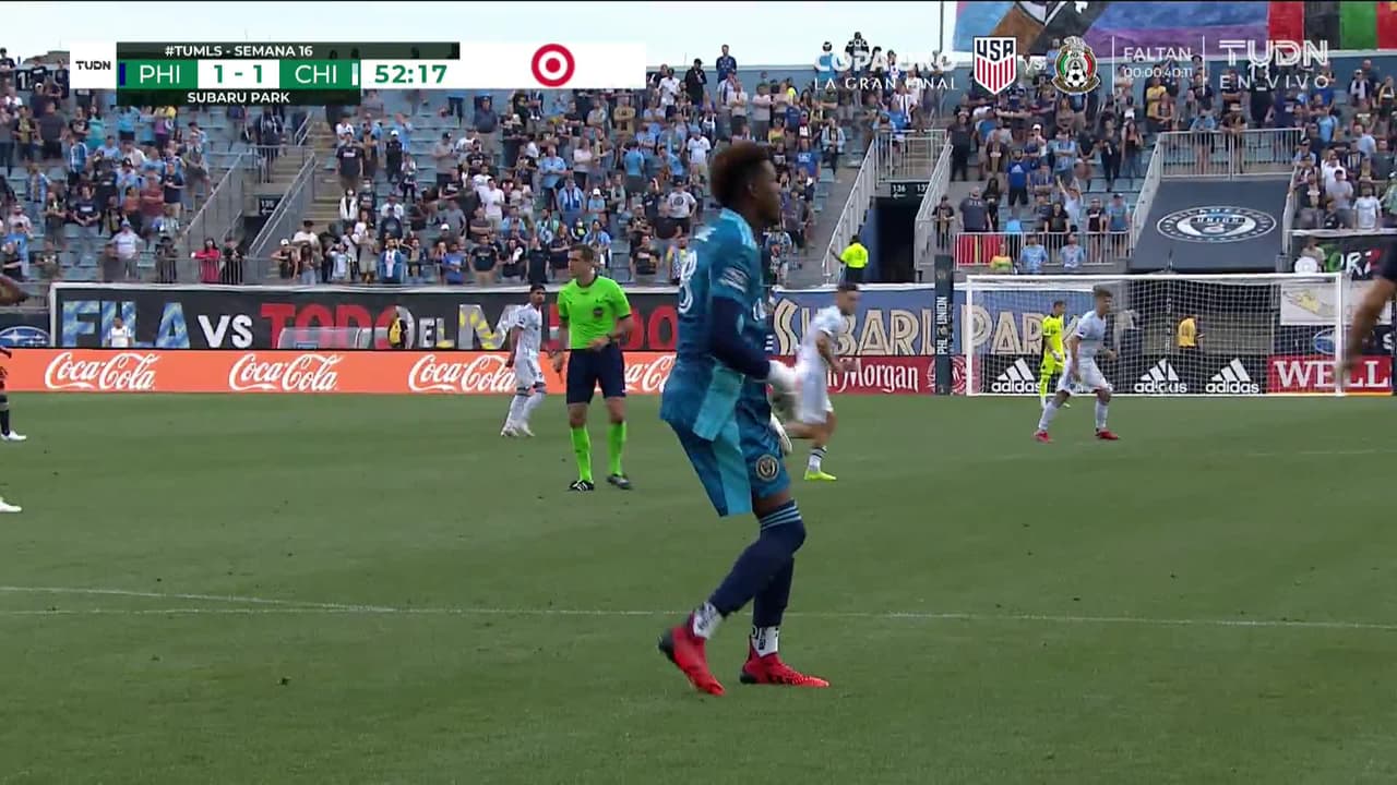 ¡TIRO ATAJADO! disparo por Álvaro Medrán.