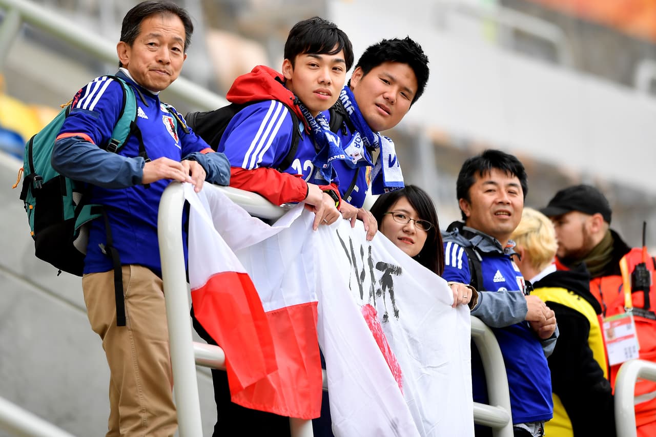 El estadio de Gdynia en Polonia es testigo del colorido previo de los fanáticos de México y de Japón para apoyar a sus selecciones en el segundo partido del Grupo B del Mundial Sub-20.