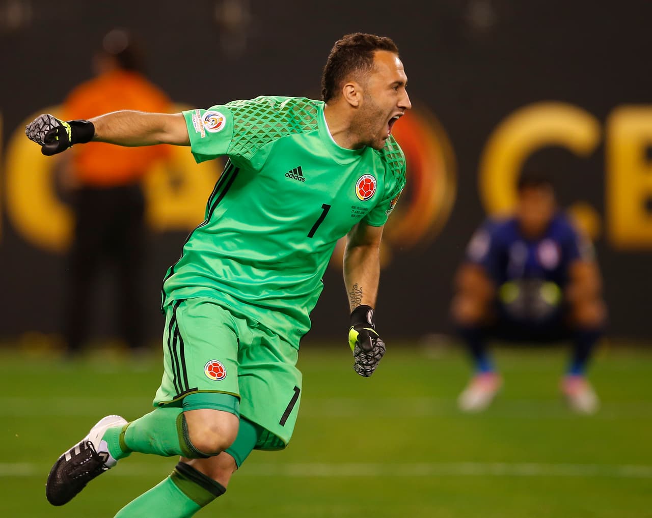 David Ospina: Es por mucho el mejor portero de la Copa América Centenario, realizó por lo menos dos atajadas que tenían destino de gol, clave en el tercer lugar que consigue Colombia. Calificación 10