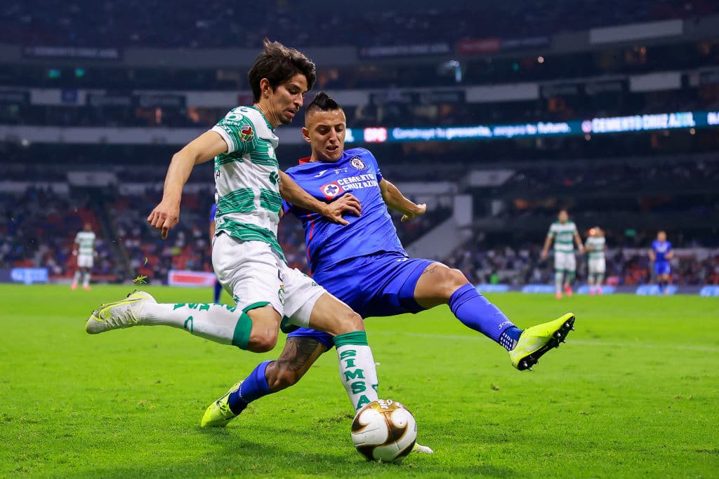 Roberto Alvarado dedica el título de Cruz Azul a su bebé