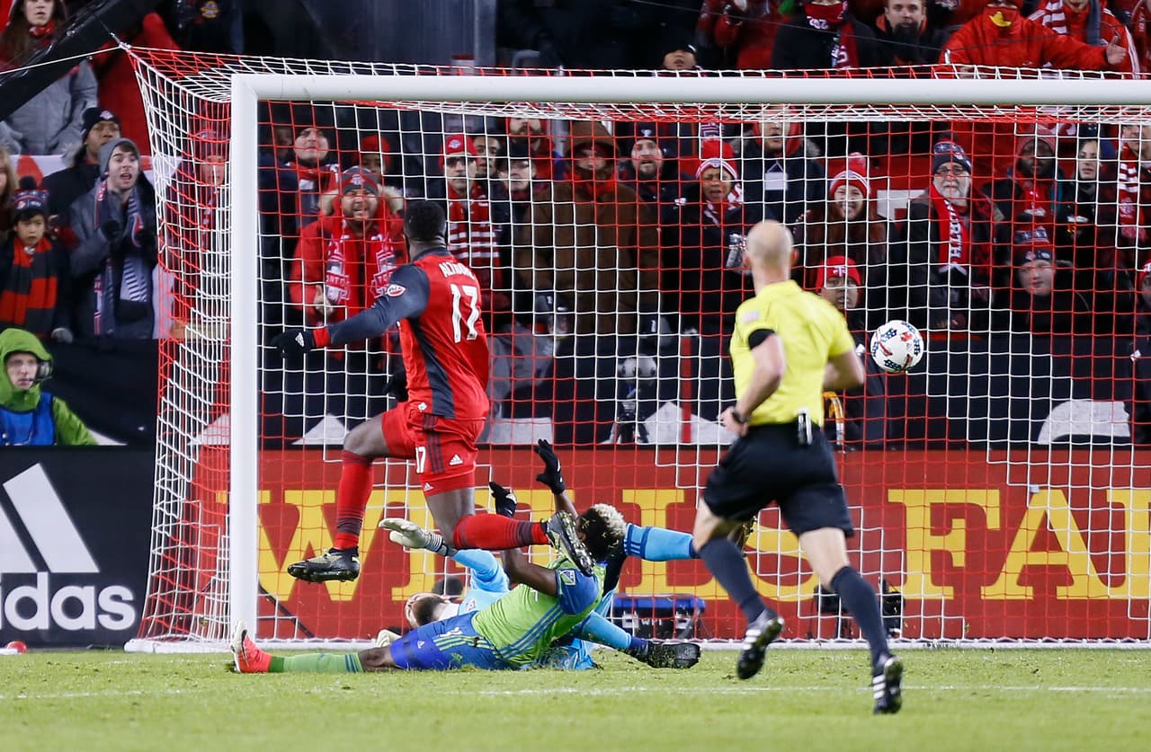 Al minuto 67, Jozy Altidore abrió el marcador tras una impecable asistencia del italiano Giovinco.