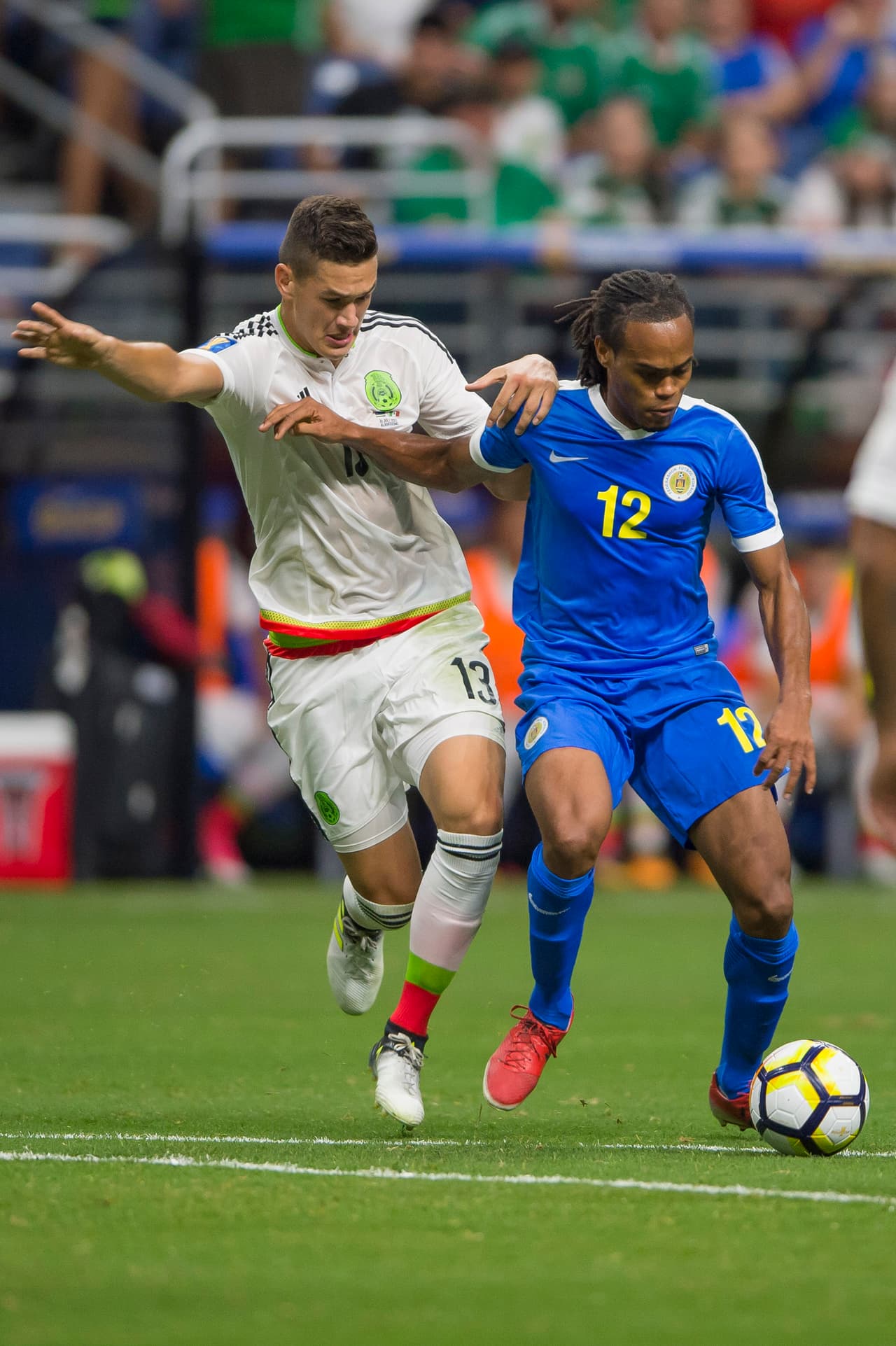 13) CÉSAR MONTES – El juvenil mexicano sufrió con la velocidad del conjunto caribeño, le faltó ritmo para anticipar y se va con un 5 de calificación.