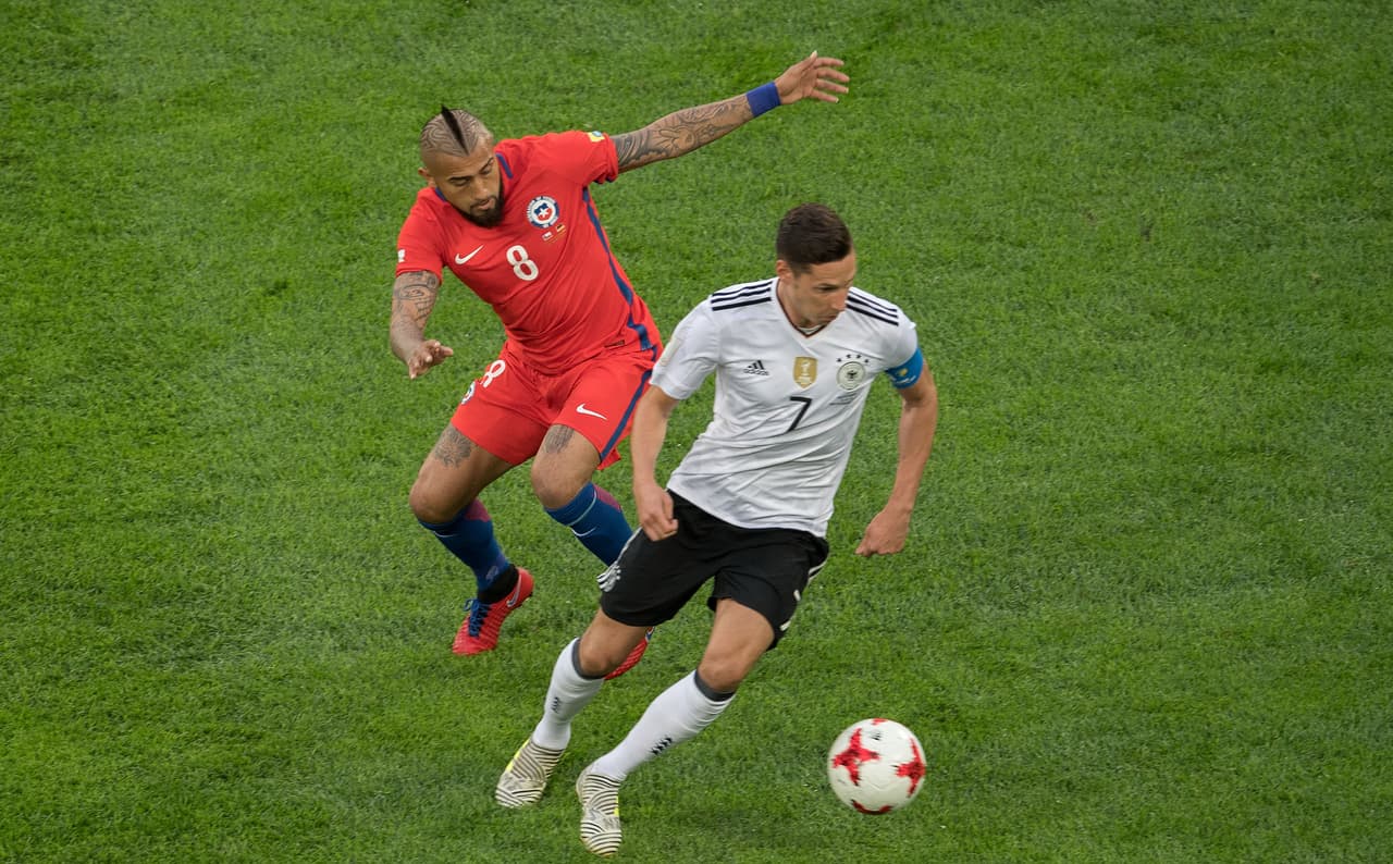 Action photo during the match Chile vs Germany, Corresponding to the Great Final of the FIFA Confederations Cup Russia 2017, at Krestovski St Petersburg Stadium. Foto de accion durante el partido Chile vs Alemania, Correspondiente a la Gran Final de la Copa FIFA confederaciones Rusia 2017, en el Estadio Krestovski San Petesburgo, en la foto:(i-d) Arturo Vidal de Chile y Julian DRAXLER (C) de Alemania 02/07/2017/MEXSPORT/David Leah.