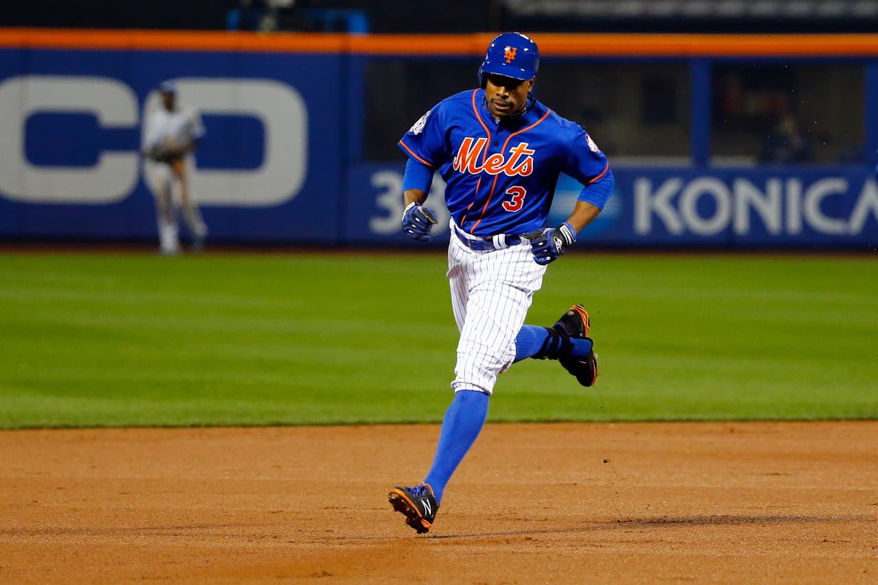 El equipo de los Mets arrancaron el juego de buena forma luego de que Curtis Granderson conectara un Home Run solitario en la primera entrada.