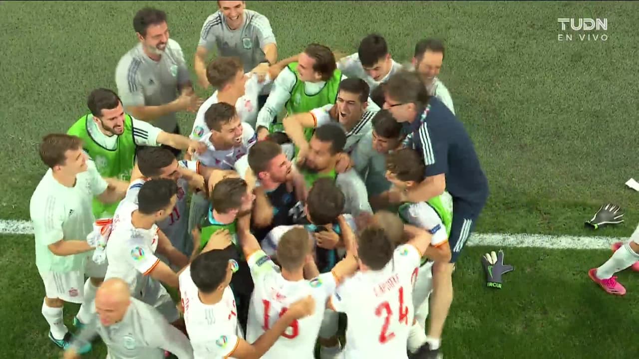 ¡GOL!  anota para España. Mikel Oyarzabal