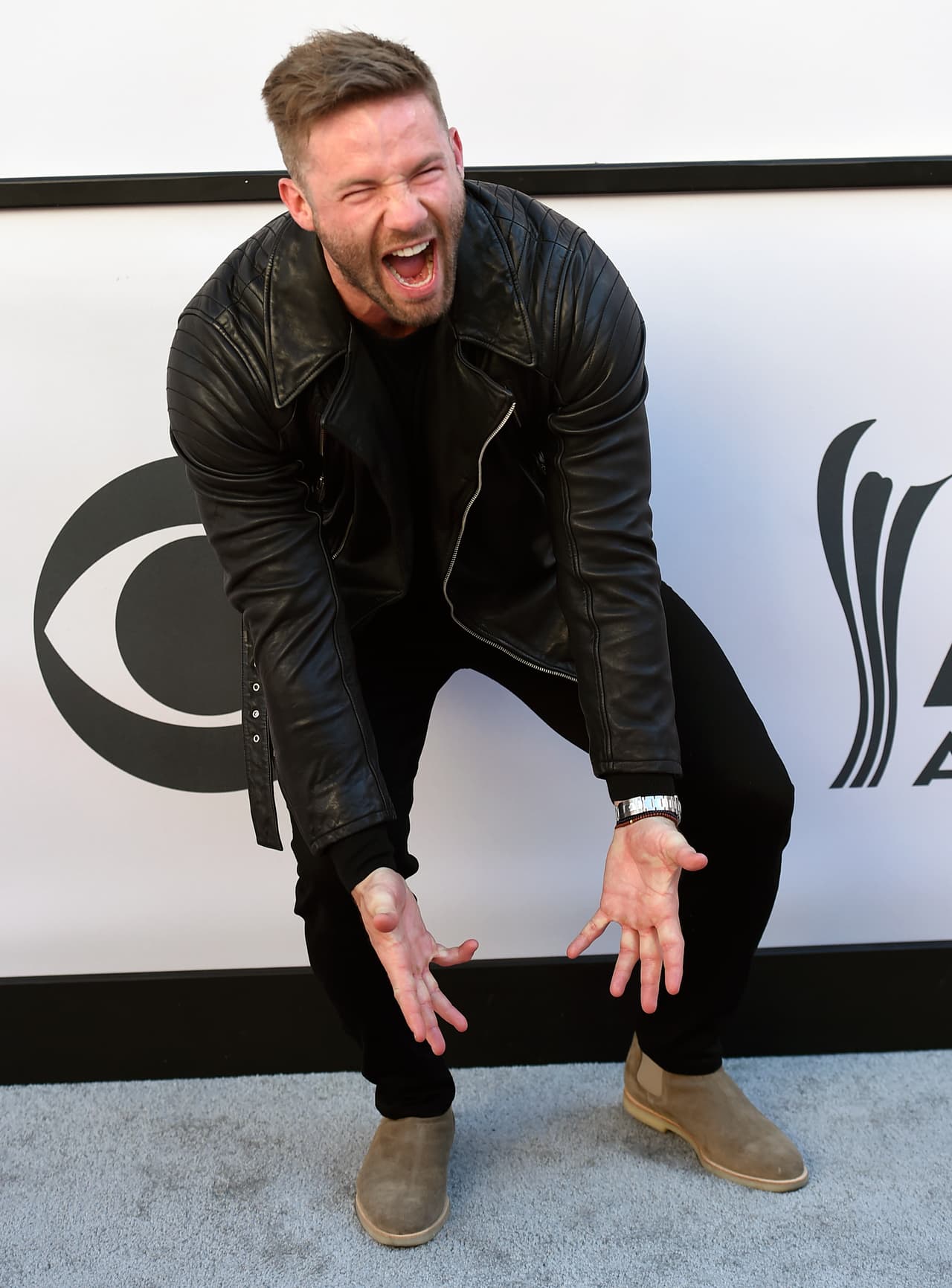 <b>Carismático</b>
<br>- Jules, es conocido como 'Squirrel', traducido al español significa 'ardilla'.
<br>- Fuera de la cancha, no es problemático, casi no da una nota negativa por hablar de él y cuida mucho su imagen, además le gusta colaborar con la gente y se brinda para participar donde requieran sus servicios.