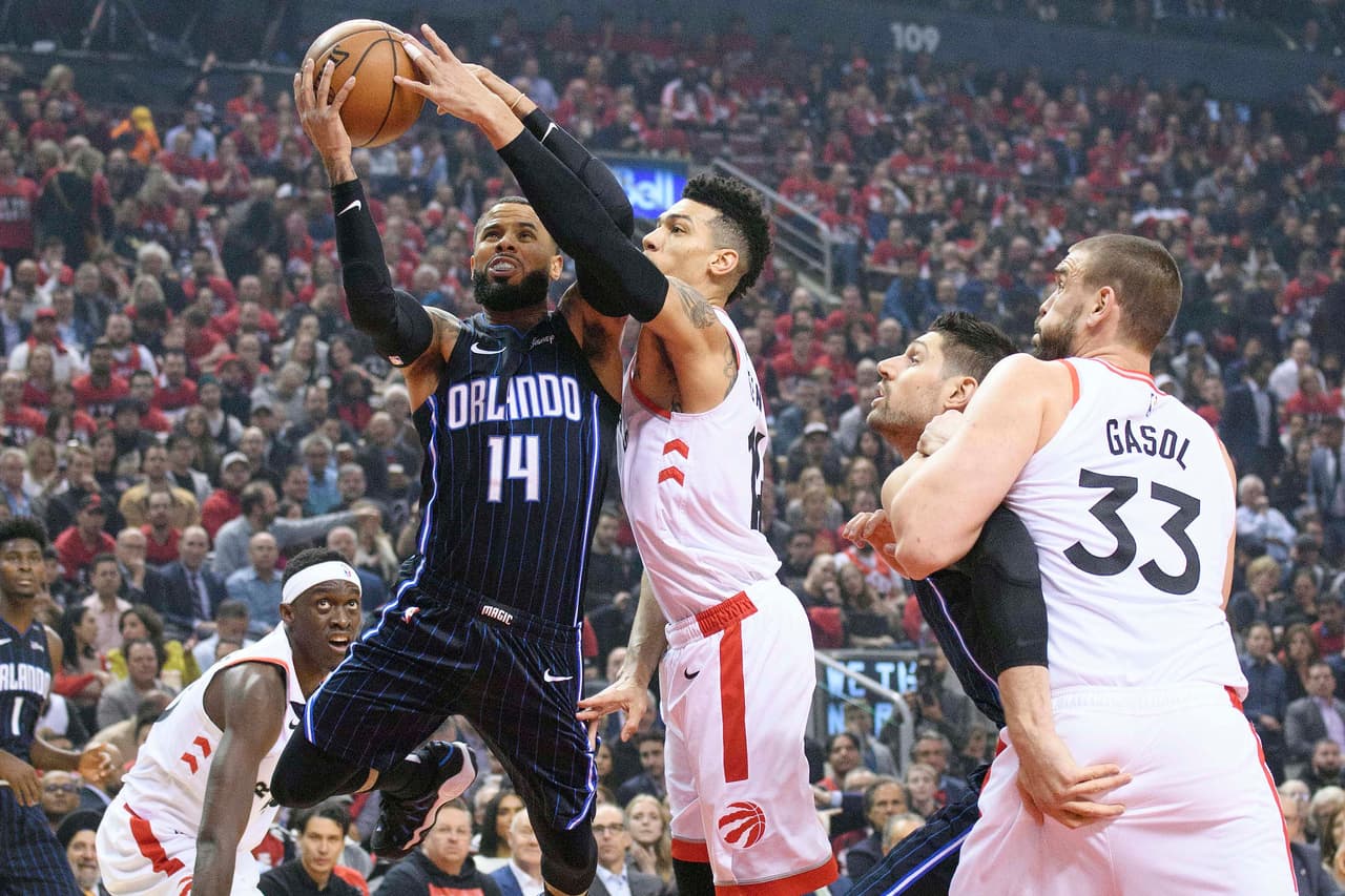 El héroe de Orlando en el Juego 1, DJ Augustin (14) estuvo apagado esta noche al apenas conseguir nueve unidades para la causa del Magic y se fue 1-6 en lanzamientos a la canasta.