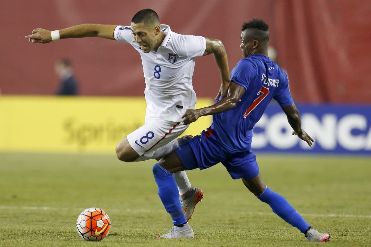 Clint Dempsey sigue empujando a Estados Unidos.