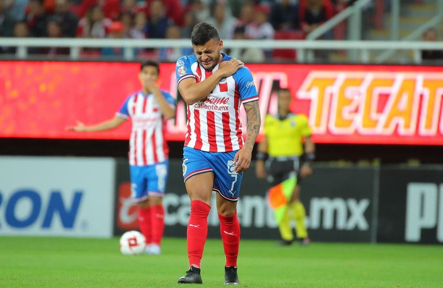 Alexis Vega y JJ Macías salen lastimados en el Chivas vs Dorados