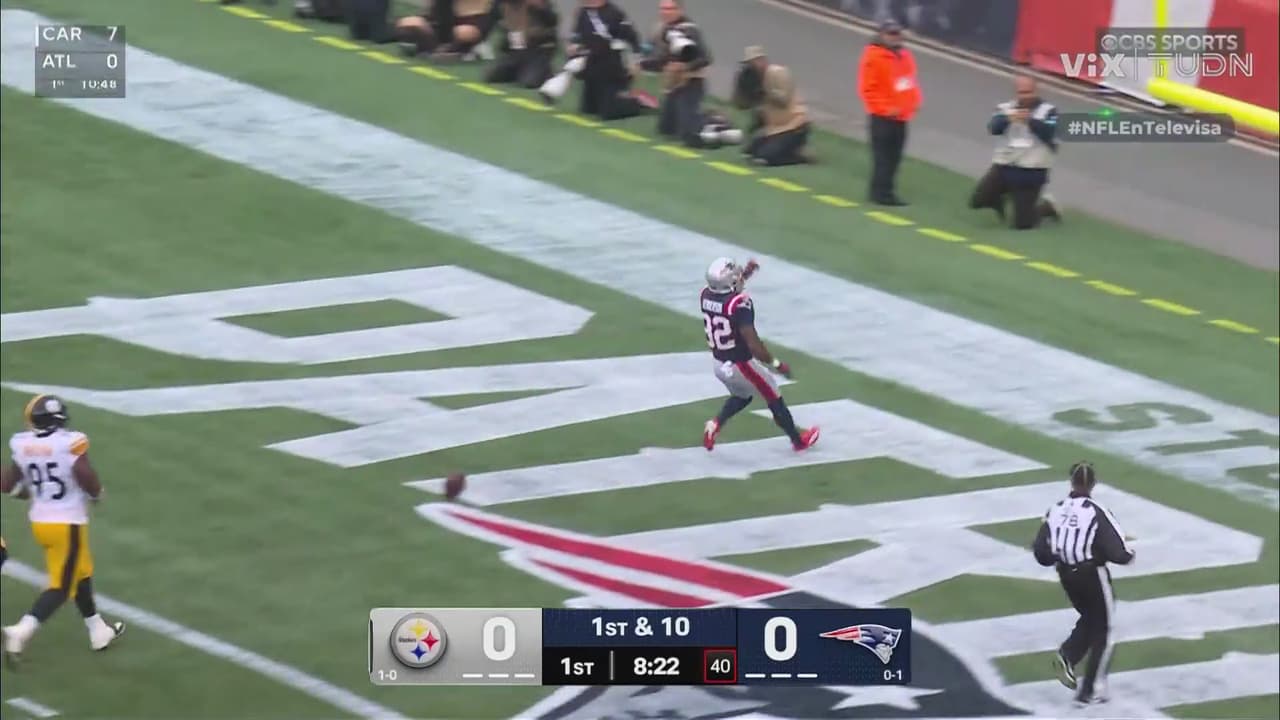 TreVeyon Henderson se escapa 39 yardas para el touchdown