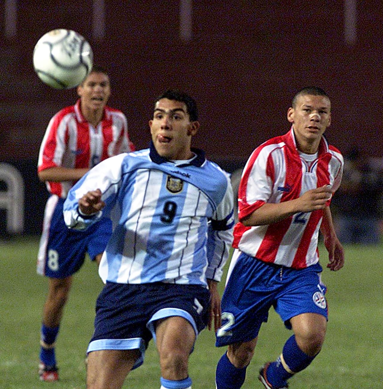 Carlos Tevez hizo todo el camino de juveniles con Argentina, entre ello el Sub-20 en 2003 hasta llegar a la selección de mayores en 2004.