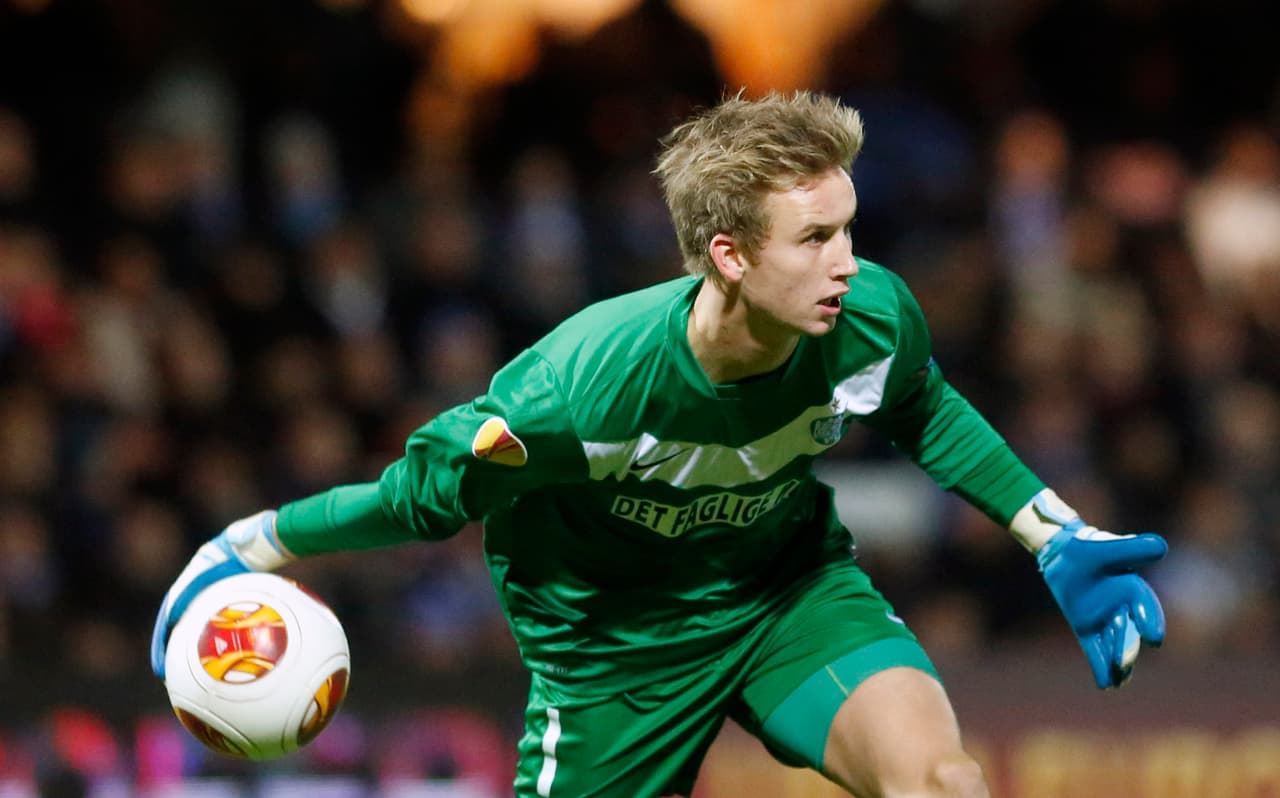 La posición de tercer portero danés la ocupará Frederik Rønnow, quien forma parte del(Brondby, de la liga danesa. Tiene seis llamados con el equipo grande de su país.