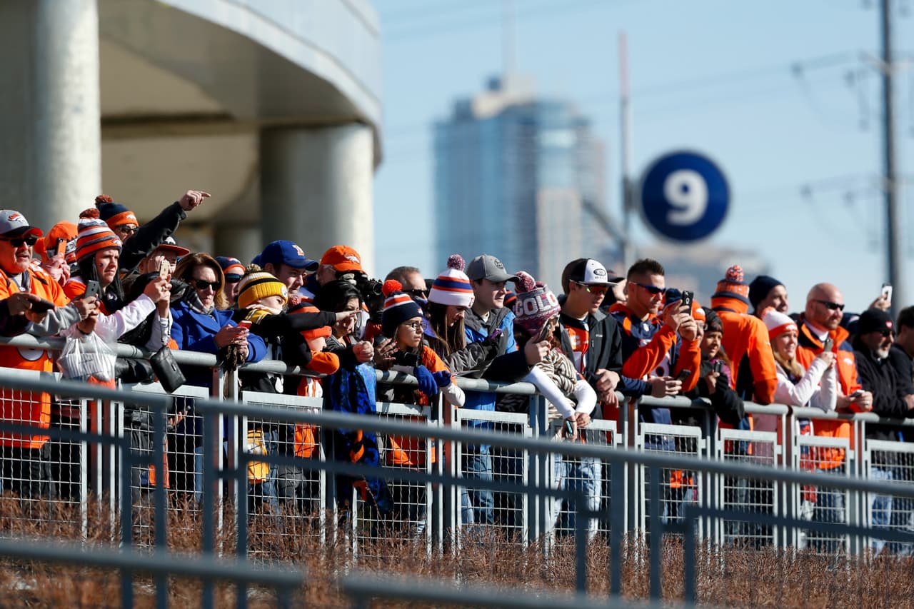 La locura incendió a todos los fans de la NFL durante la Ronda Divisional. Checa las mejores tomas.